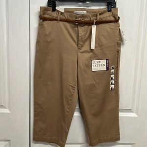 Gloria Vanderbilt Perfect Khaki 4 Pocket Anita Capri Belted size 12 NWT